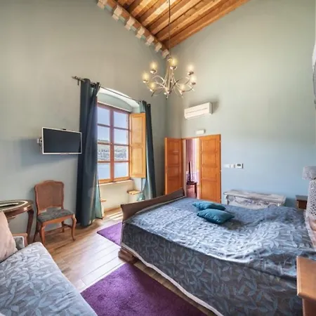 Vila Gradi *